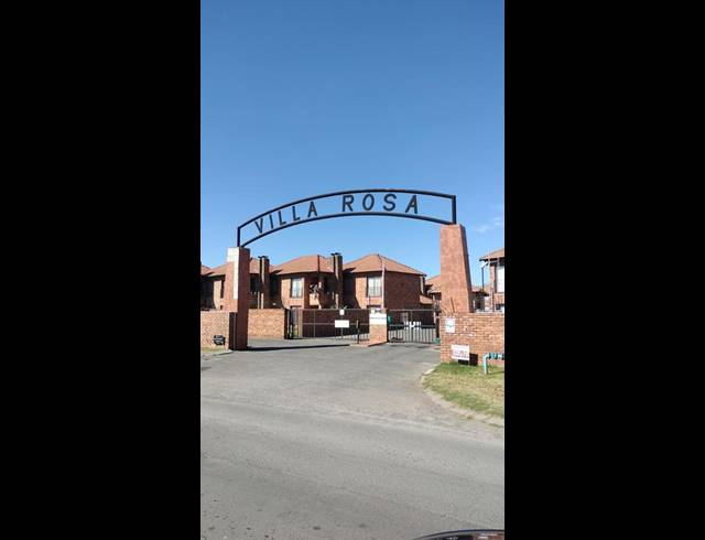 2 BEDROOM TOWNHOUSE FOR SALE IN EDLEEN